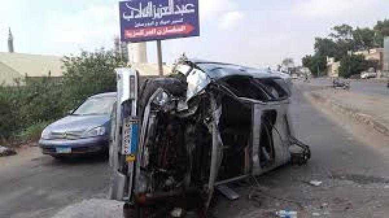 إصابة 5 أشخاص في حادث اصطدام سيارة برصيف الطريق بمدينة 15 مايو