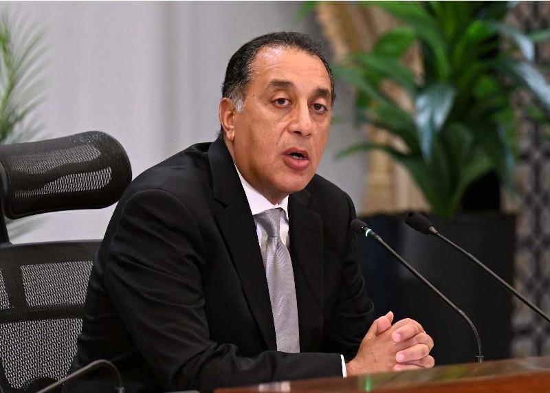 رئيس الوزراء يتابع جهود توفير مياه الشرب للمواطنين في عدد من المناطق بمحافظة البحر الأحمر