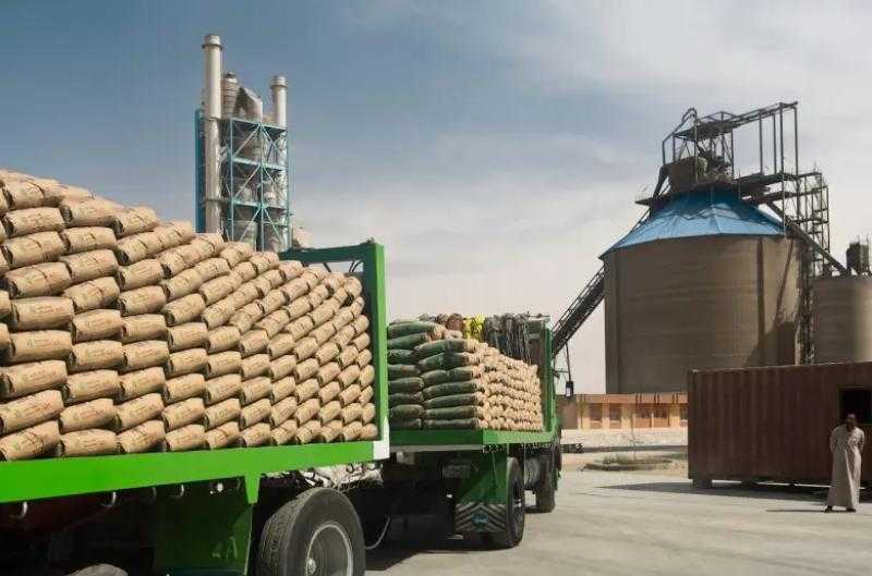 بعد تجاوز السعر 4000 جنيه للطن.. «حماية المنافسة» يعلق خفض إنتاج الأسمنت شهرين