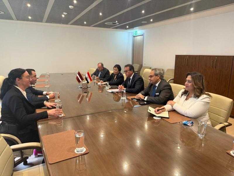 وزير الصحة يبحث سبل تعزيز التعاون في المجالات الصحية مع وزيري صحة لاتفيا وأوكرانيا