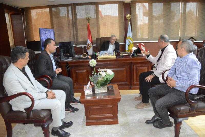 محافظ الغربية يجتمع بقيادات شركة المياه لمتابعة مشروع شارع الجلاء بالمحلة ويوجّه بسرعة الإنجاز لخدمة المواطنين