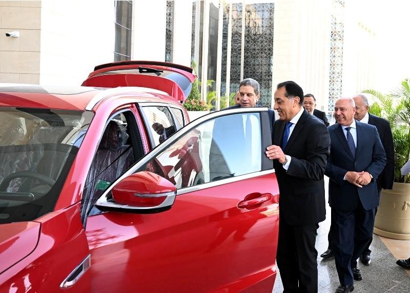 مدبولي: زيادة الحوافز الخاصة بتصنيع السيارات محليًا مرتبطة بزيادة نسبة المكون المحلي