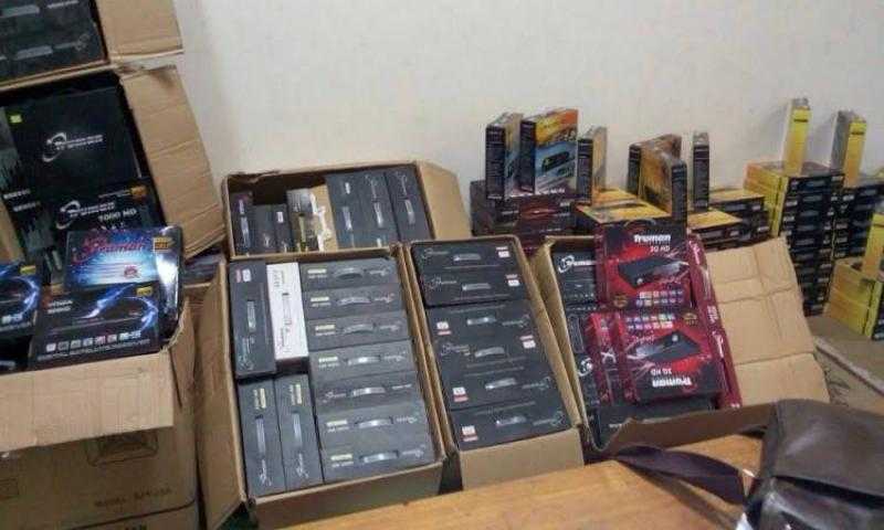 ضبط محل في التجمع الخامس يبيع أجهزة لفك شفرات القنوات المشفرة