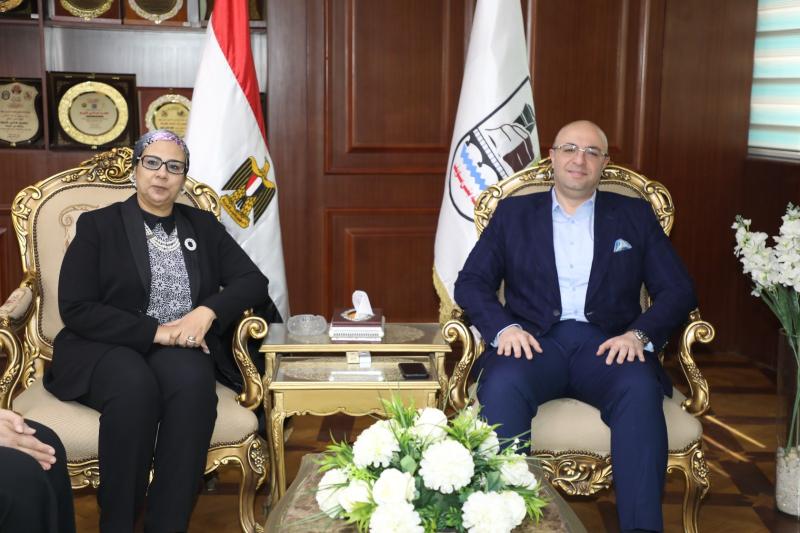 محافظ بني سويف يستقبل رئيس المجلس القومي للمرأة في بداية زيارتها للمحافظة