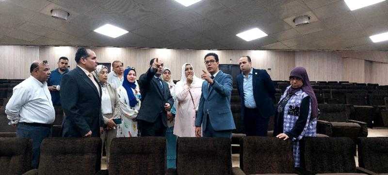 رئيس جامعة بنها يتفقد سير الامتحانات بكليتي الآداب والتجارة