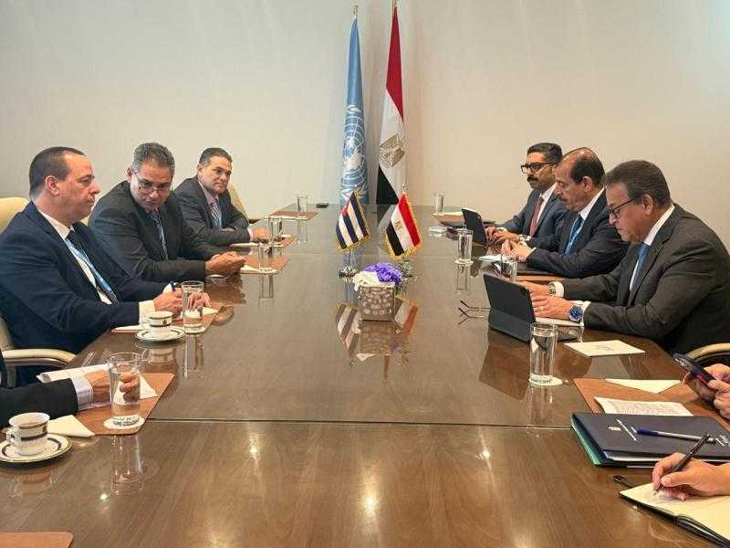الدكتور خالد عبدالغفار يلتقي وزيري صحة موريتانيا وكوبا لبحث سبل التعاون في القطاع الصحي