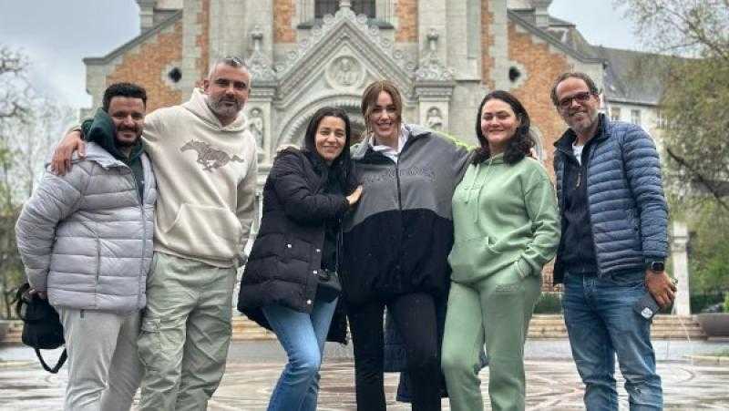 عبيدة أمير تنتهي من تصوير كليبين غنائيين في بودابست مع بتول عرفة