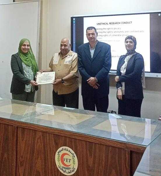 ندوات تثقيفية وزيارة مجتمعية ضمن فعاليات اليوم الرابع للأسبوع البيئي بكلية الطب البيطري بجامعة قناة السويس