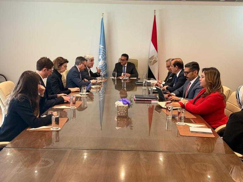 وزير الصحة يناقش آخر مستجدات ملفات التعاون المشترك مع ممثلي البنك الدولي