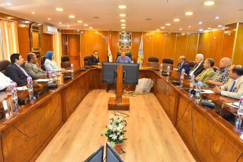 محافظ أسيوط يترأس اجتماع تنسيقي لتفعيل مبادرة ”معًا بالوعي نحميها” من خلال التدريب والتشغيل