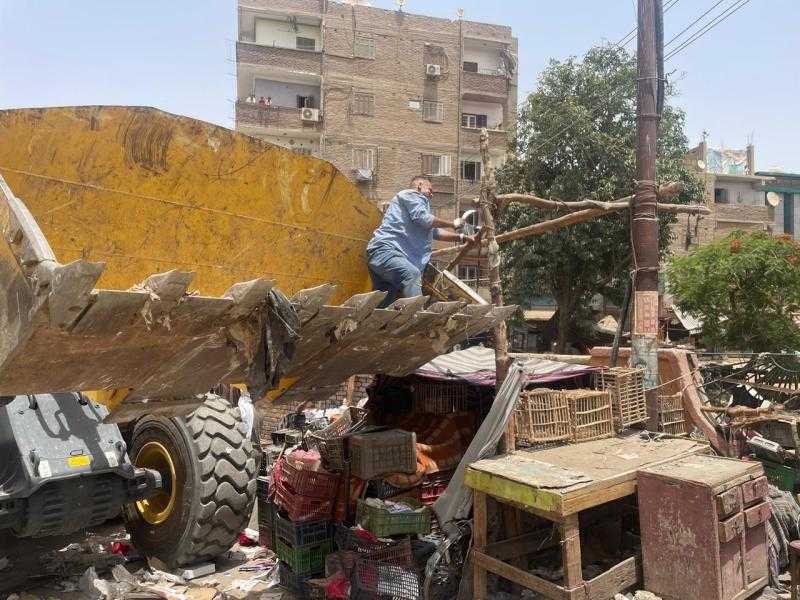 محافظ أسيوط: حملات مكثفة لإزالة إشغالات وتعديات الباعة الجائلين بمركز الفتح لتحقيق السيولة المرورية والانضباط الحضاري
