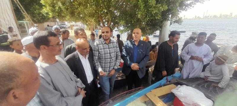 تسليم 15 مركب صيد لصغار الصيادين بمدينة إسنا جنوب الأقصر