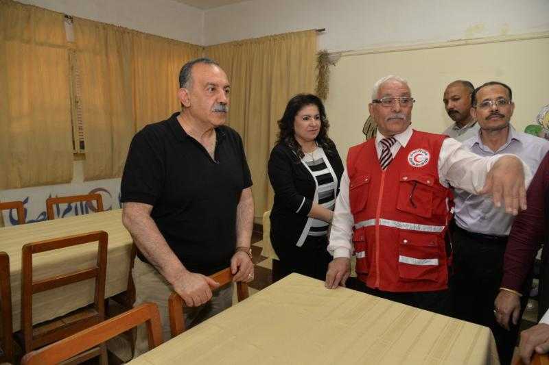 محافظ أسيوط يتابع أنشطة الهلال الأحمر بحي الأربعين