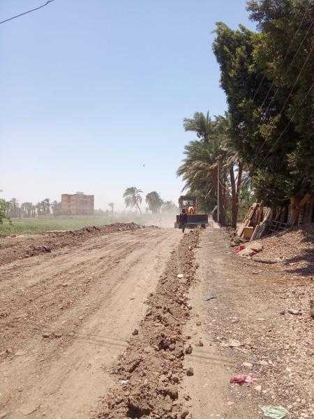 محافظ أسيوط: تمهيد وتسوية الطرق غير المرصوفة بقرية أمشول بديروط