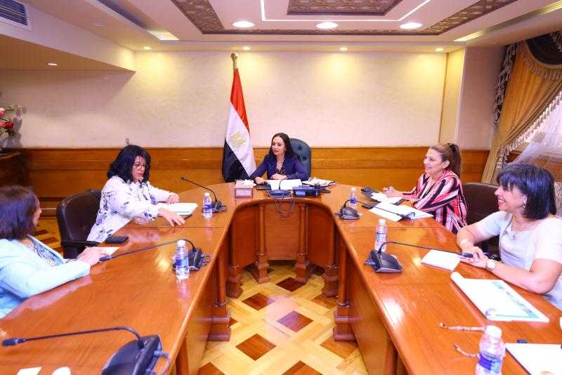 وزيرة التضامن الاجتماعي تبحث تعزيز الشراكة بين صندوق دعم الصناعات الريفية والبيئية ومؤسسة دلتا لريادة الأعمال المجتمعية