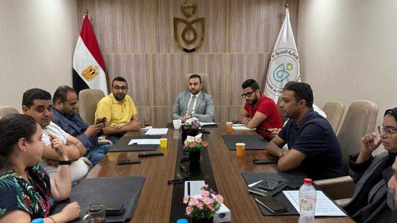 مدير فرع الرعاية الصحية بالأقصر يجتمع بالقيادات التنفيذية لمتابعة توافر الأدوية داخل منشآت الهيئة