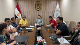 مدير فرع الرعاية الصحية بالأقصر يجتمع بالقيادات التنفيذية لمتابعة توافر الأدوية داخل منشآت الهيئة
