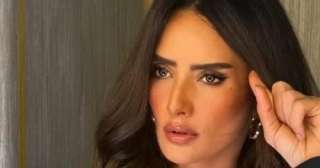 زينة تجسد شخصية مذيعة في فيلم ”الشيطان شاطر” مع أحمد عيد
