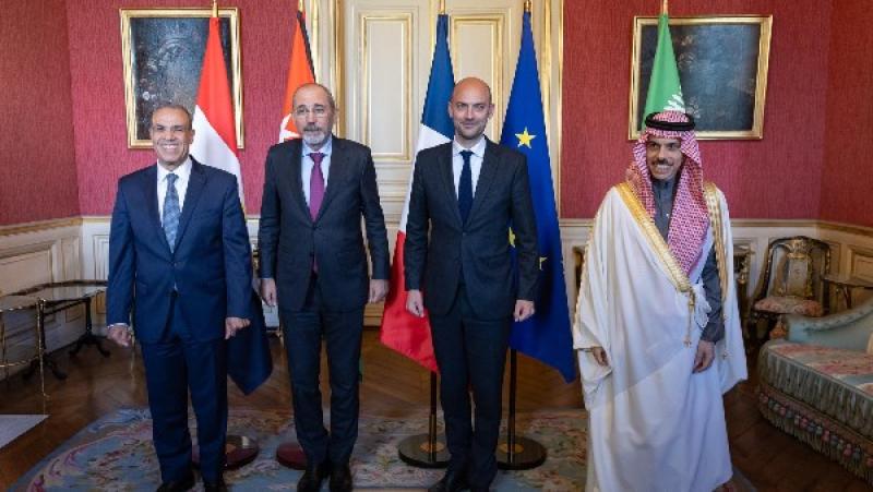 لقاء وفد اللجنة الوزارية المكلّفة من القمة العربية الإسلامية المشتركة غير العادية في باريس