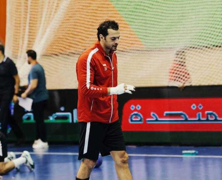 كأس الكؤوس الإفريقية لليد| إبراهيم المصري يتسلم كأس البطولة