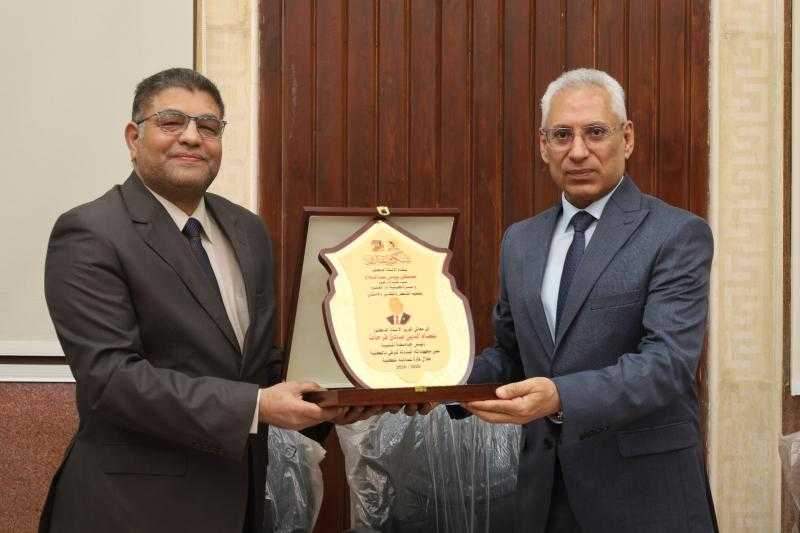 رئيس جامعة المنيا يترأس اول اجتماع لمجلس دار العلوم بعد صدور القرار الجمهوري بتعيين عميدا للكلية