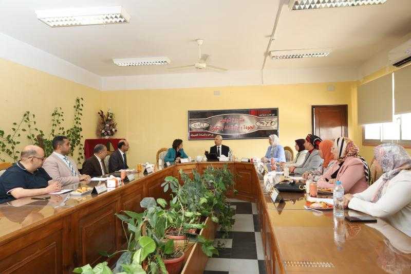 رئيس جامعة المنيا يترأس مجلس كلية الألسن