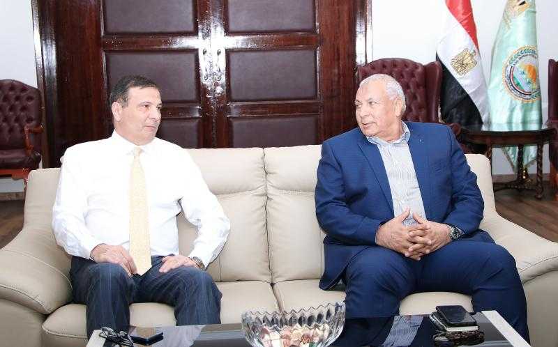 وزير الزراعة يبحث مع محافظ الوادي الجديد ملفات التعاون المشترك