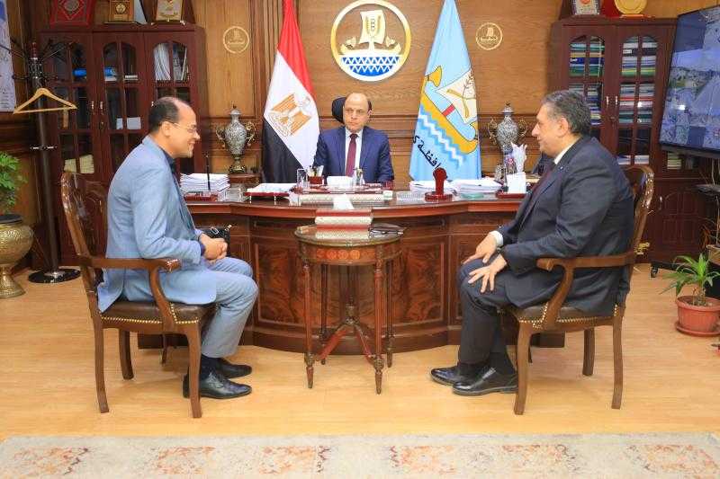 محافظ كفرالشيخ يعقد اجتماعًا تنسيقيًا لبدء فعاليات حملة من بدري أمان لدعم صحة المرأة والكشف المبكر عن الأورام.. بالمجان