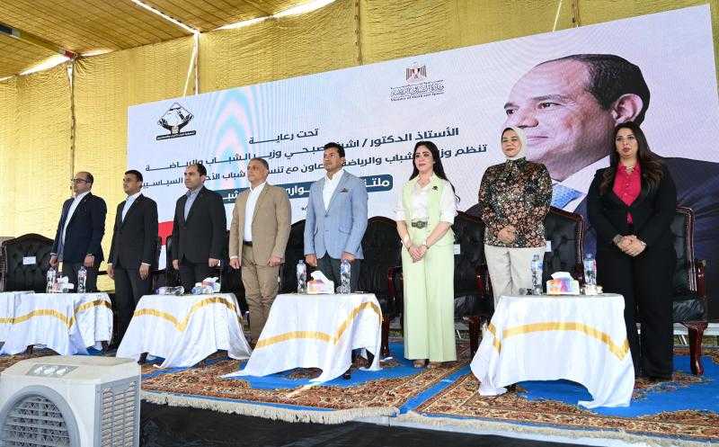 وزير الشباب والرياضة ومحافظ الإسماعيلية يشهدان جلسة حوارية مع شباب عدد من المحافظات