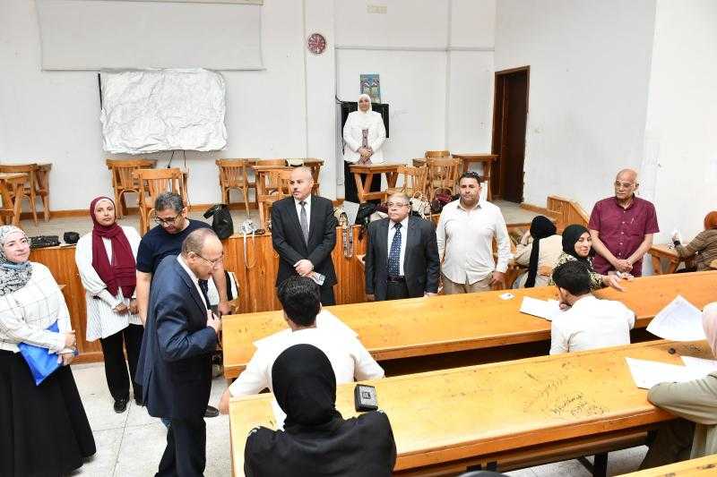 1525 طالبًا وطالبة يؤدون امتحانات الحاسب الآلي والتخلفات بكلية التربية بجامعة قناة السويس وسط انضباط والتزام