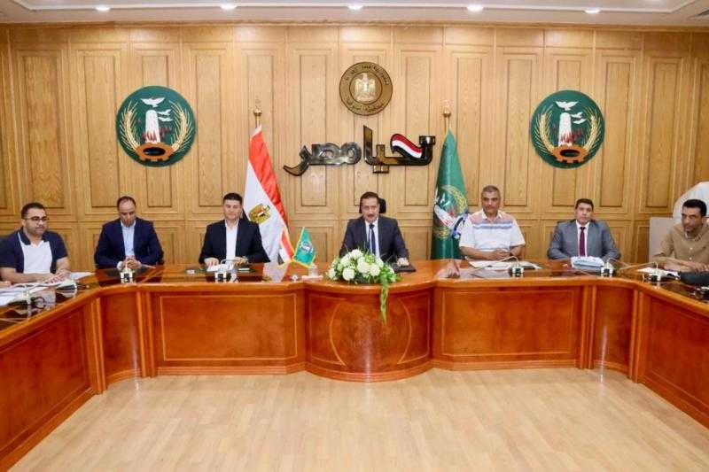 محافظ المنوفية يناقش الموقف الحالي لمنظومة التصالح على مخالفات البناء