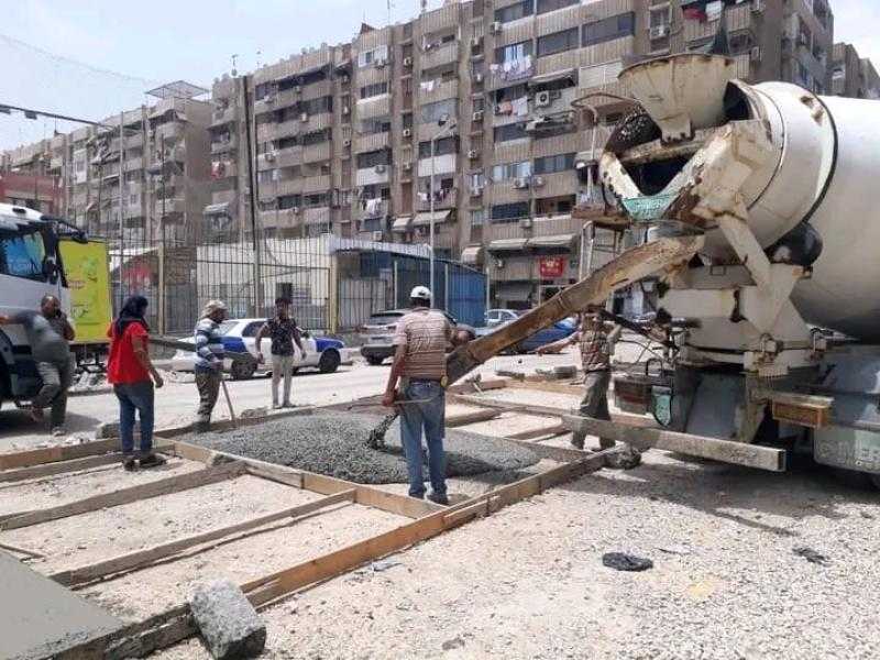 استمرار أعمال إنشاء ساحة انتظار السيارات بشارع عمر مكرم ببورفؤاد ببورسعيد