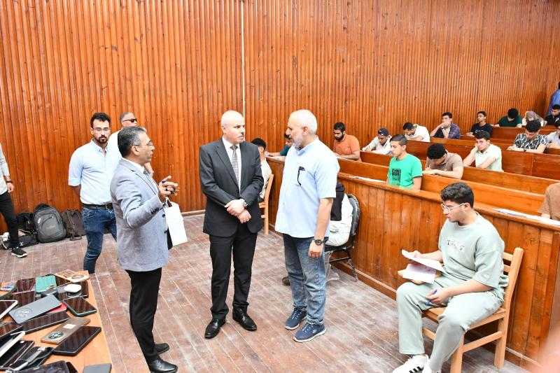 انضباط في أول أيام امتحانات متطلبات الجامعة بكلية العلاج الطبيعي بجامعة قناة السويس