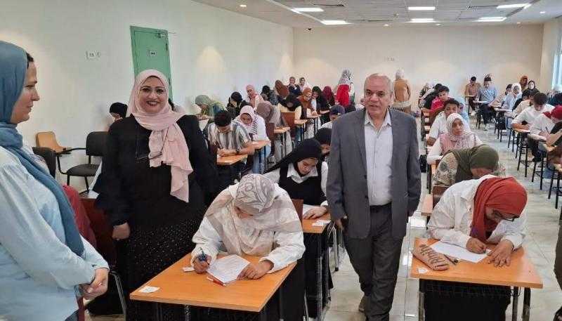 رئيس جامعة الدلتا التكنولوجية يتفقد سير اختبارات نهاية الفصل الدراسي الثانى للعام الجامعى ٢٠٢٥/٢٠٢٤ بفرع الجامعة بمدينة السادات