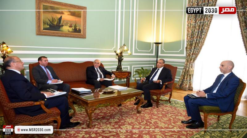 وزير الخارجية والهجرة يلتقي مع عمر مهنا رئيس مجلس إدارة غرفة التجارة الأمريكية بالقاهرة