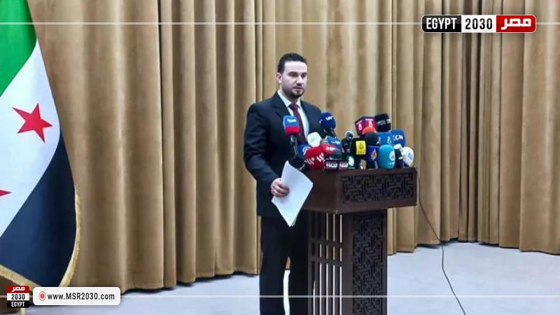 المتحدث باسم وزارة الداخلية السورية نور الدين البابا خلال المؤتمر الصحفي