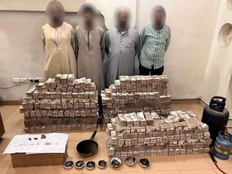 ضبط 4 أشخاص لتنقيب عن الذهب بأسوان وبحوزتهم مضبوطات بـ77 مليون جنيه