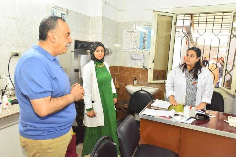 محافظ أسيوط يتفقد مستشفى الرمد بحي شرق ويلتقي بعض المرضى للاطمئنان على الخدمات المقدمة لهم