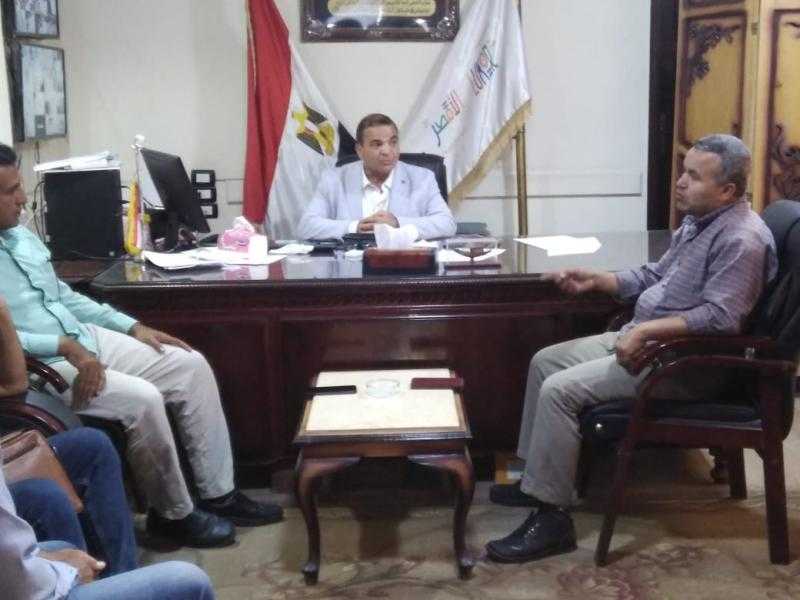 رئيس مركز أرمنت بالأقصر يبحث خطة إزالة التعديات على المتغيرات المكانية داخل وخارج الحيز العمراني