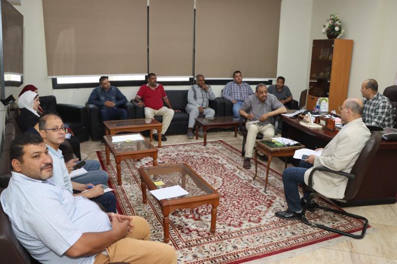 السكرتير العام المساعد لمحافظة بني سويف يعقد اجتماعا لدراسة آليات وتنفيذ الإجراءات المطلوبة لتعظيم الاستفادة من سوق ترعة البوصة
