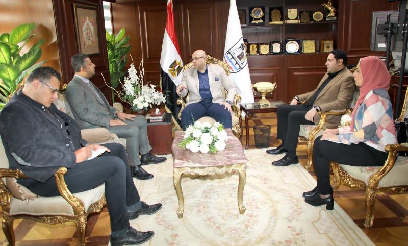 محافظ بني سويف يلتقي وفد المجلس القومي لحقوق الإنسان في مطلع زيارته للمحافظة