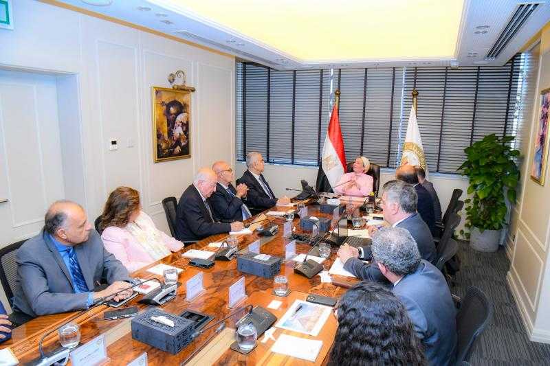 وزيرة البيئة تلتقى أعضاء جمعية رجال الأعمال المصريين لتبادل الرؤي والأفكار حول القضايا والتحديات البيئية المختلفة