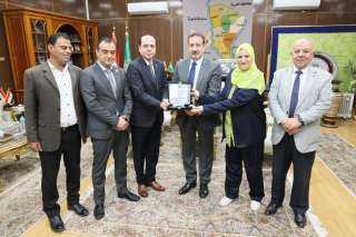 محافظ المنوفية يلتقي وفد جهاز تنمية المشروعات لمناقشة واستعراض آليات عدد من المشروعات التنموية والخدمية بمركز تلا للحد من الهجرة الغير نظامية