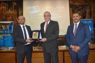 محافظ الغربية ورئيس البورصة المصرية يفتتحان الدورة الثانية عشر لمؤتمر البورصة للتنمية