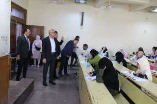 رئيس جامعة عين شمس يتفقد امتحانات الفصل الدراسي الثاني للعام الجامعي 2024-2025
