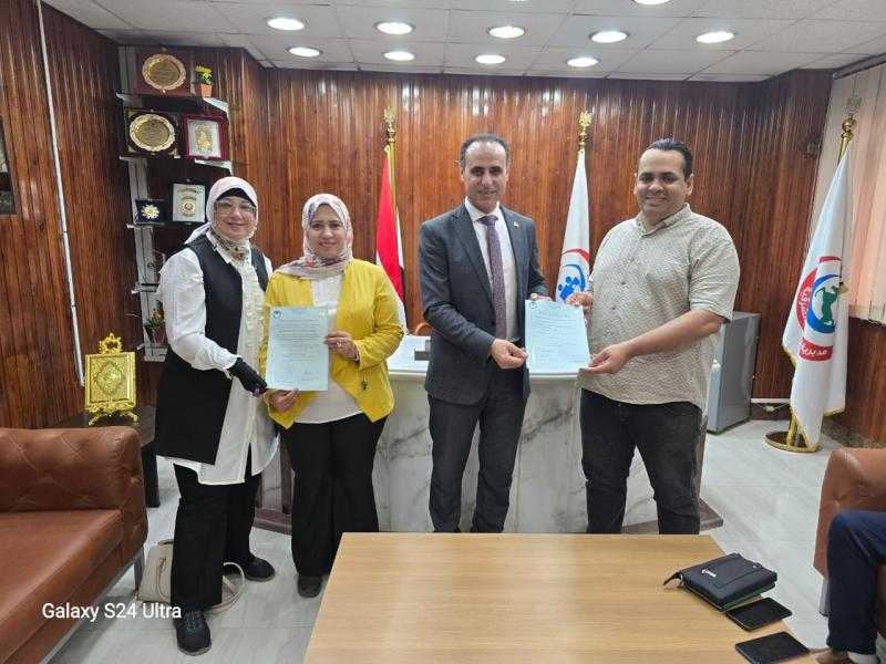 وكيل وزارة الصحة بالشرقية يتسلم شهادة الاعتماد الدولية لمركز طبي سعود بالحسينية ويشيد بجهود الفرق الطبية