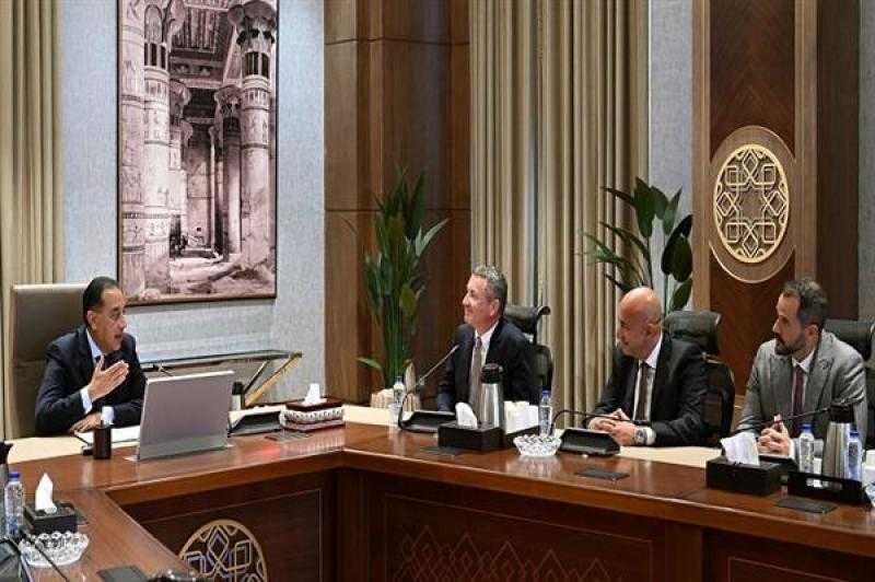 رئيس الوزراء يستقبل نائب رئيس شركة ”إكسون موبيل” العالمية لشئون الاستكشاف