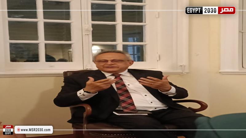 الدكتور أحمد زايد