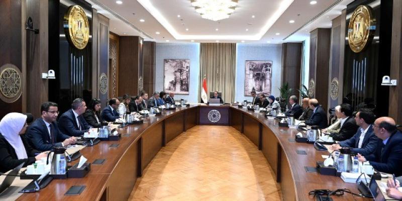 رئيس الوزراء يستعرض تحديات قطاع صناعة الحديد والصلب وآليات وخطوات النهوض به