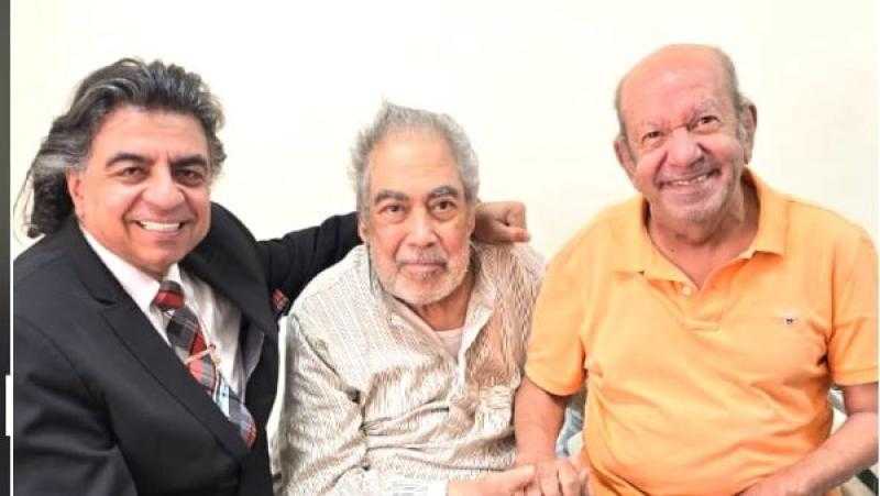 لطفي لبيب يزور صبري عبد المنعم بعد نجاح عمليته الأخيرة